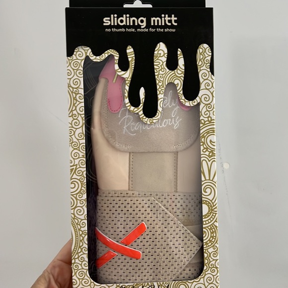 Absolutely Ridiculous strawberry dipped sliding mitt - Picture 2 of 2